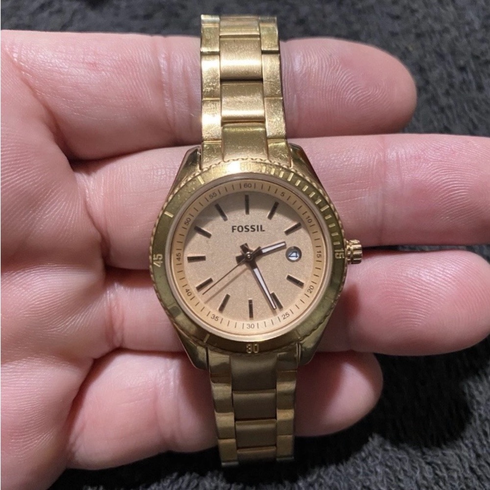 Fossil Gold Women's Watch need battery